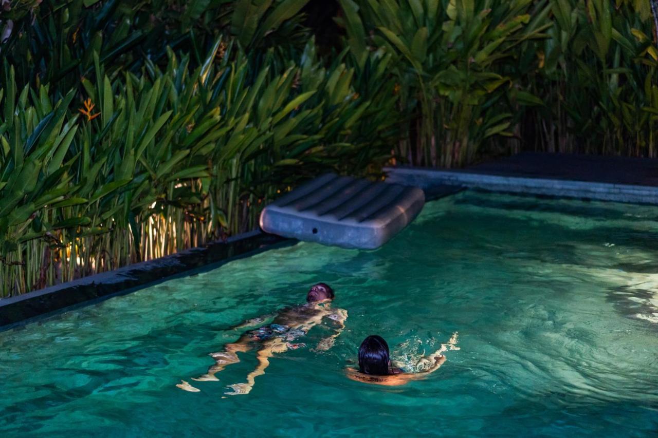รอยัล รีทรีต วิลลา เลมโบงัน Bed & Breakfast นูซาเลมโบงัน ภายนอก รูปภาพ